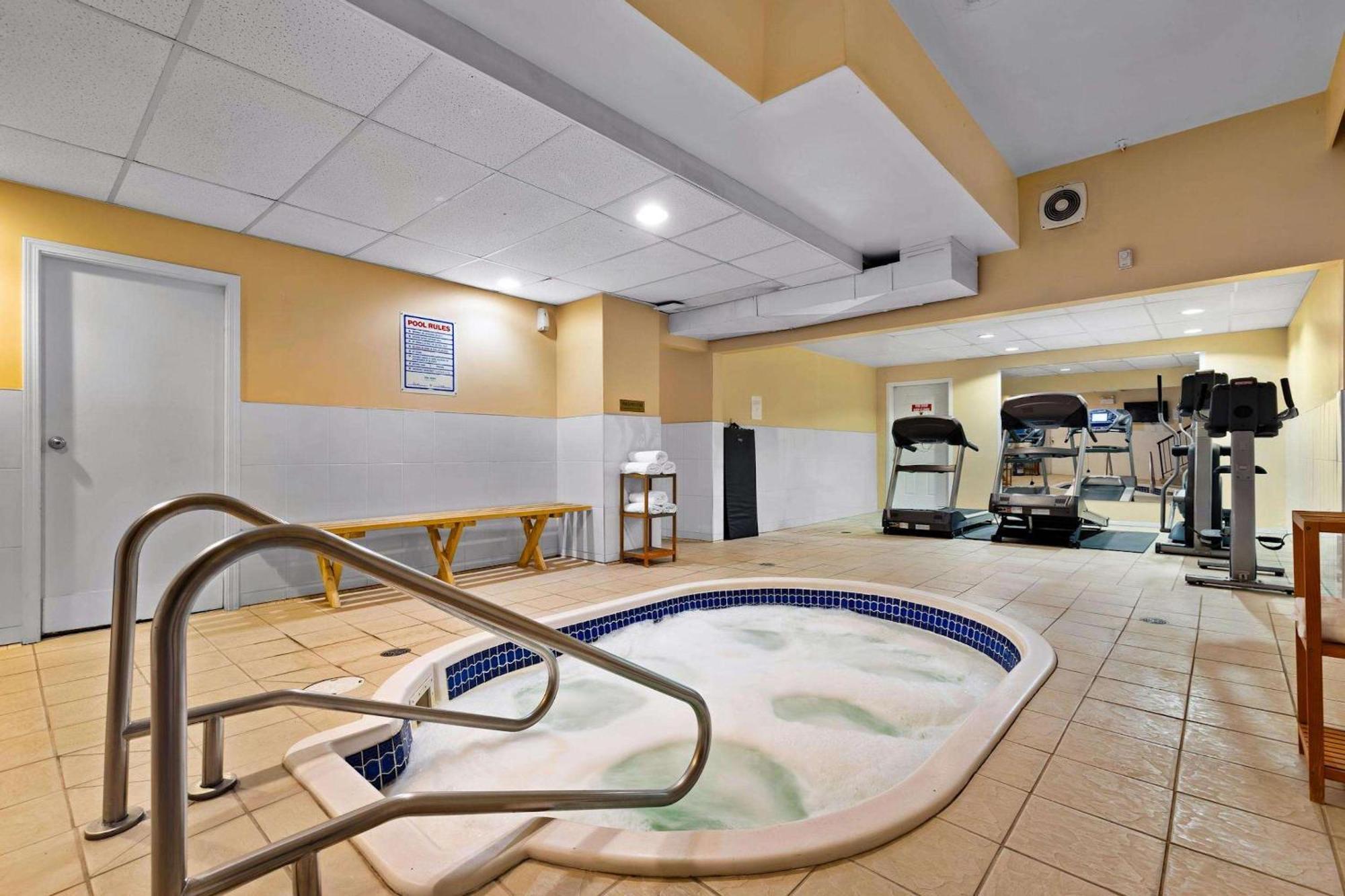 Coast Fraser Inn Уильямс-Лейк Экстерьер фото