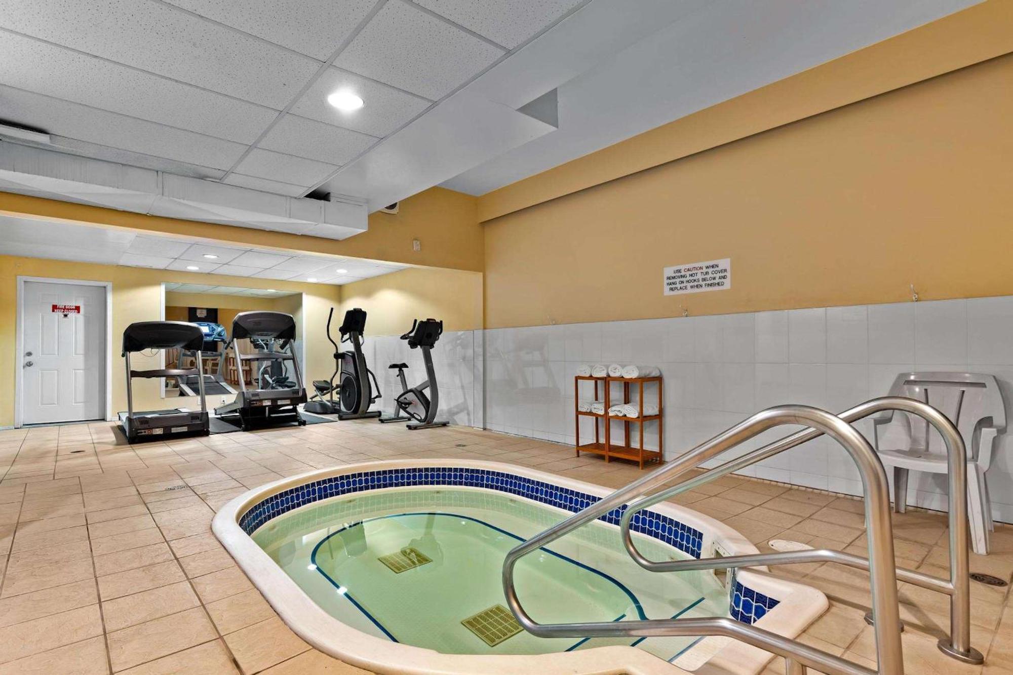 Coast Fraser Inn Уильямс-Лейк Экстерьер фото