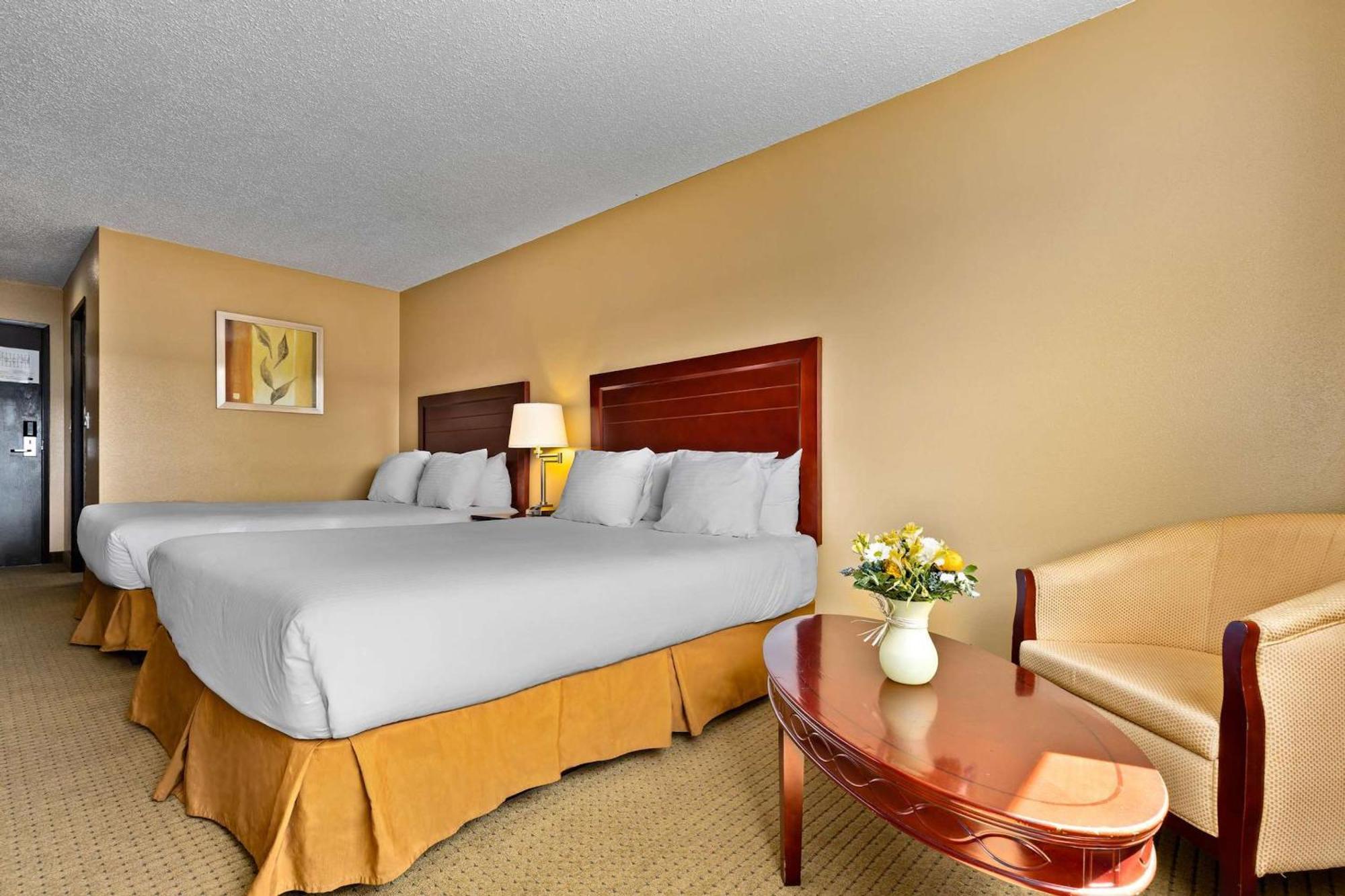 Coast Fraser Inn Уильямс-Лейк Экстерьер фото